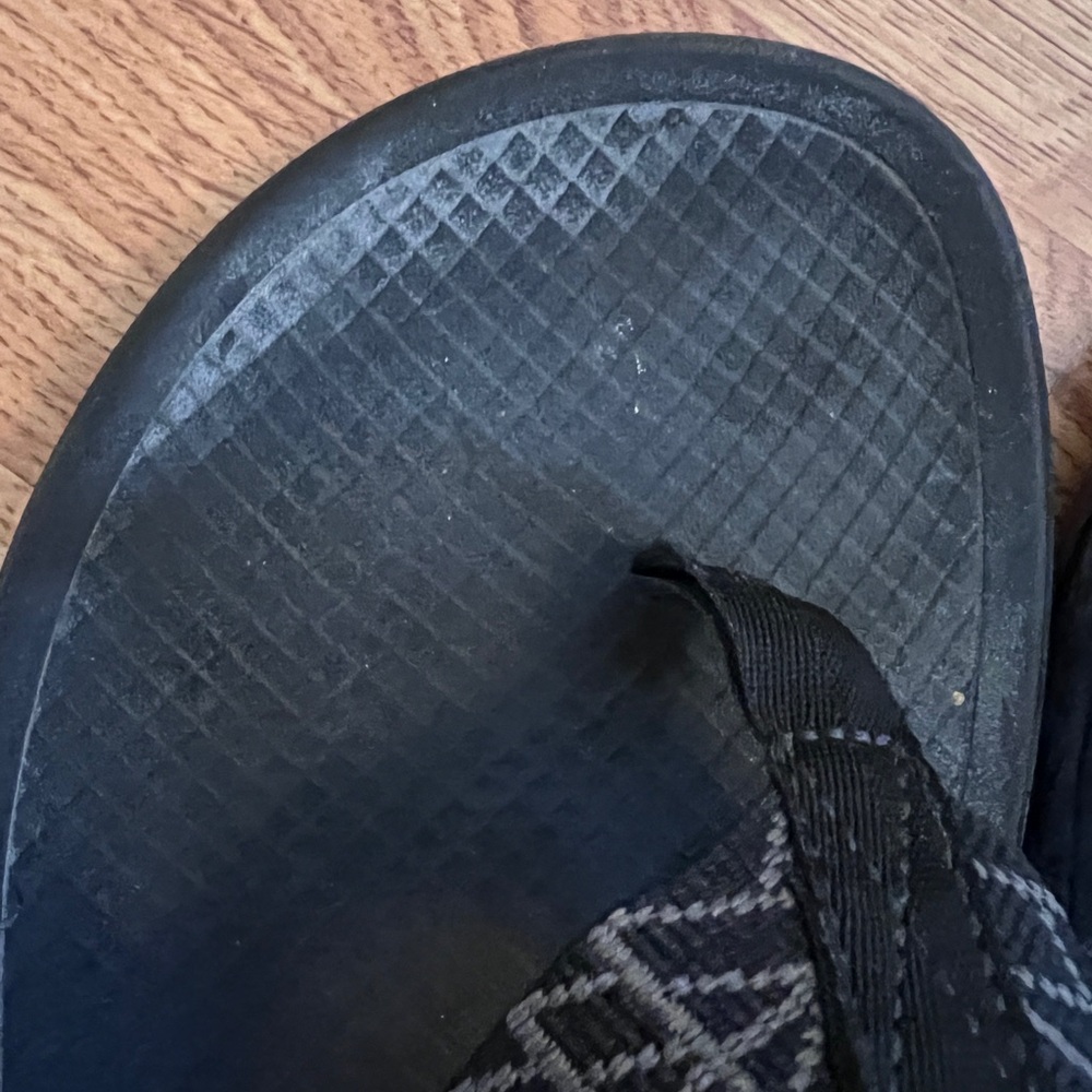 Chaco men’s flip flops 9